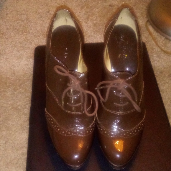 Michael Kors patent leather high heeled oxfords. - Picture 3 of 4